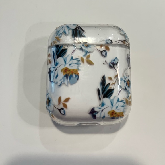 Apple AirPods and case- missing left airpod - Picture 5 of 7